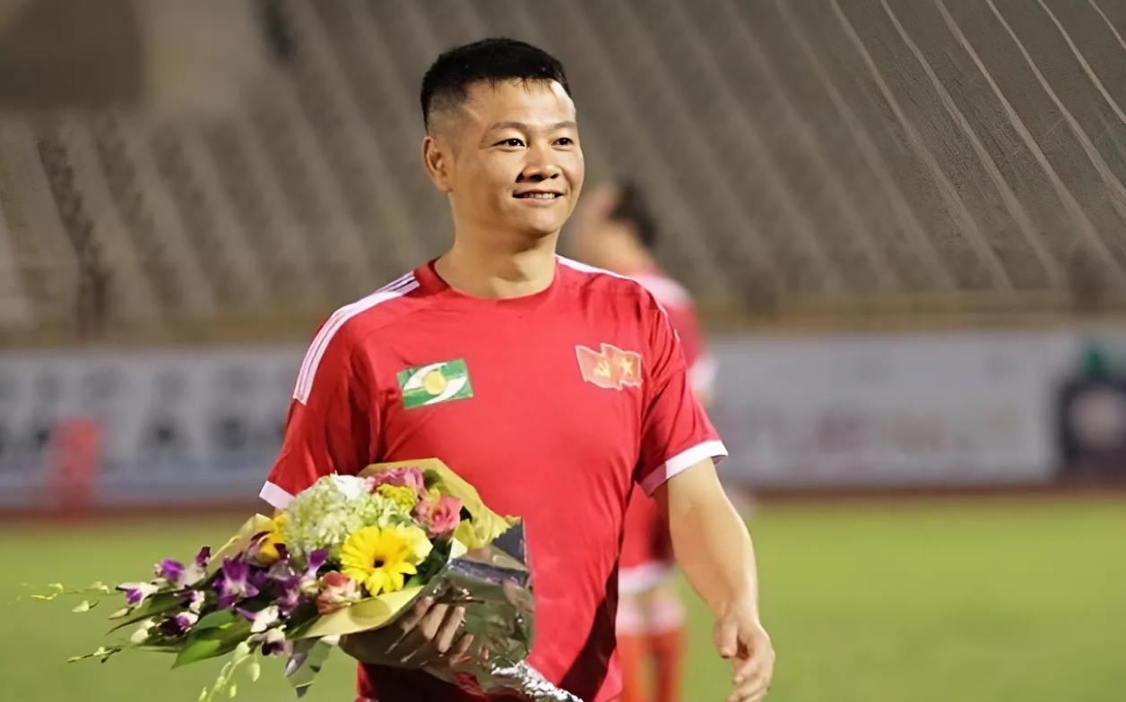 Huấn luyện viên Ngô Quang Trường - Hành trình của một nhà cầm quân xuất sắc Huấn luyện viên Ngô Quang Trường - Hành trình của một nhà cầm quân xuất sắc